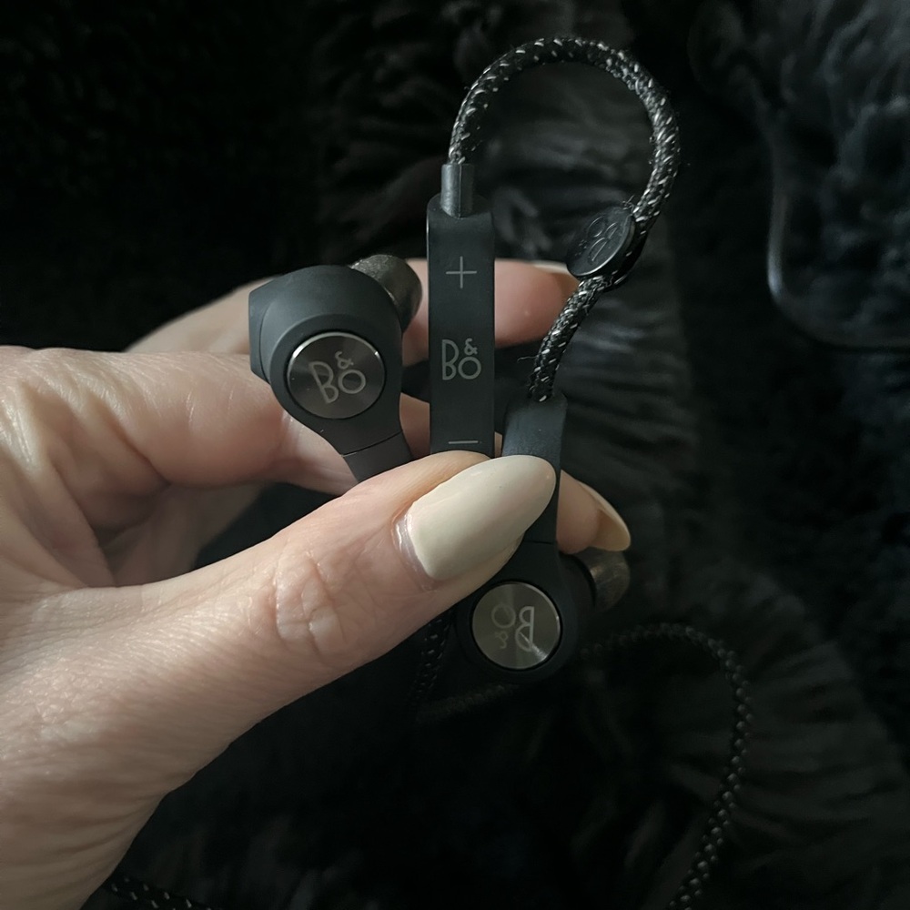 Bang & Olufsen Beoplay H5 In-Ear Wireless Bluetooth Headphones – Black